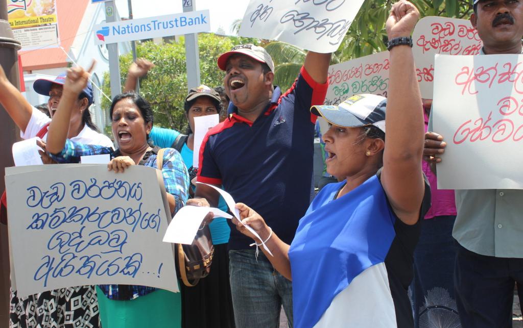 Sri Lankan workers with the union FTZ&GSEU protest for the right to strike