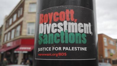 'Boycott, Divestment, Sanctions' sticker on a lamp post. Credit: Turbulent London